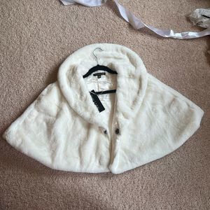 Park & Main Ivory Faux Fur shoulder cape